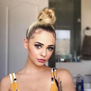 Meet your Posher, Carly